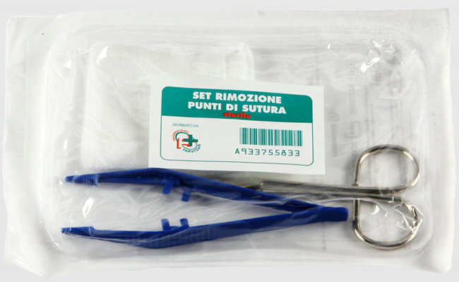 SET PER LA RIMOZIONE DEI PUNTI DI SUTURA COMPOSTO DA 1 FORBICE 1 PINZETTA 2 COMPRESSE DI GARZA DI COTONE - Farmamood